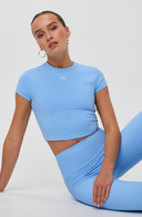 <h2><strong>MOVE DIFFERENT. <br/>LOOK ICONIC</strong></h2>